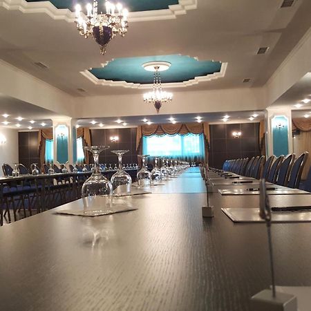 פלוייסטי Hotel Prahova Plaza מראה חיצוני תמונה