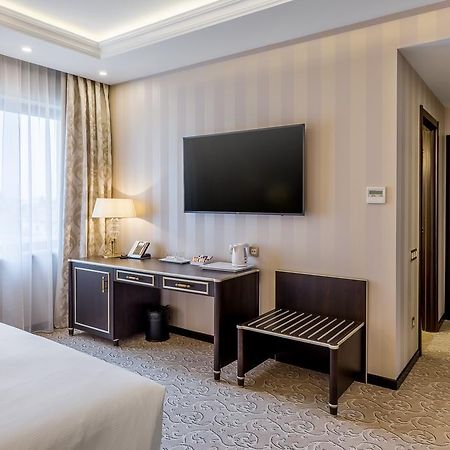 פלוייסטי Hotel Prahova Plaza מראה חיצוני תמונה