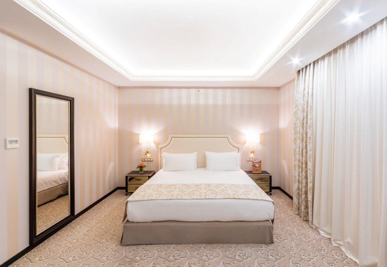 פלוייסטי Hotel Prahova Plaza מראה חיצוני תמונה