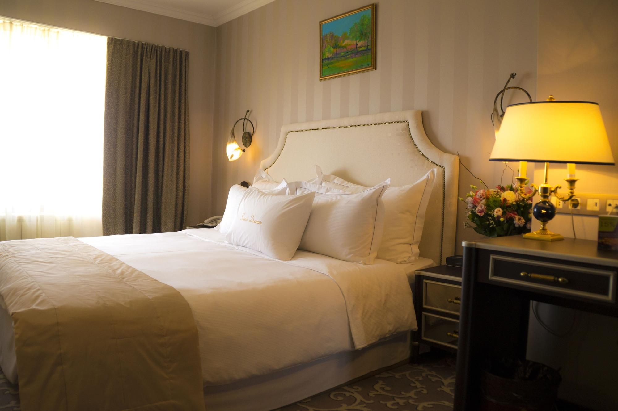 פלוייסטי Hotel Prahova Plaza מראה חיצוני תמונה