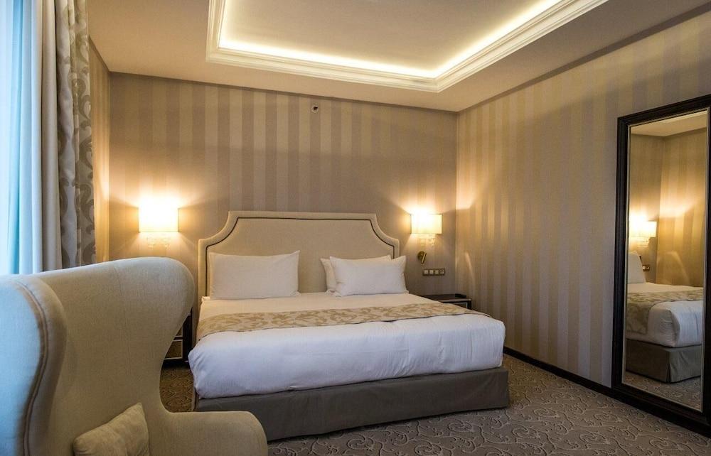פלוייסטי Hotel Prahova Plaza מראה חיצוני תמונה