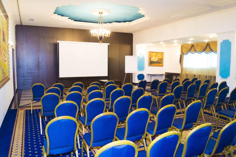 פלוייסטי Hotel Prahova Plaza מראה חיצוני תמונה