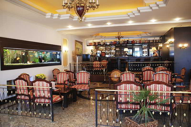 פלוייסטי Hotel Prahova Plaza מסעדה תמונה