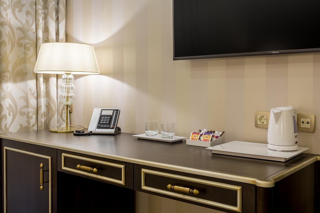 פלוייסטי Hotel Prahova Plaza מראה חיצוני תמונה