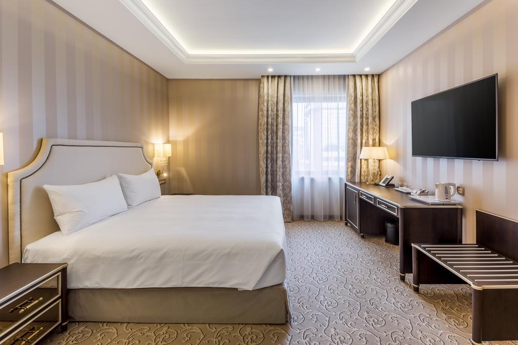 פלוייסטי Hotel Prahova Plaza מראה חיצוני תמונה