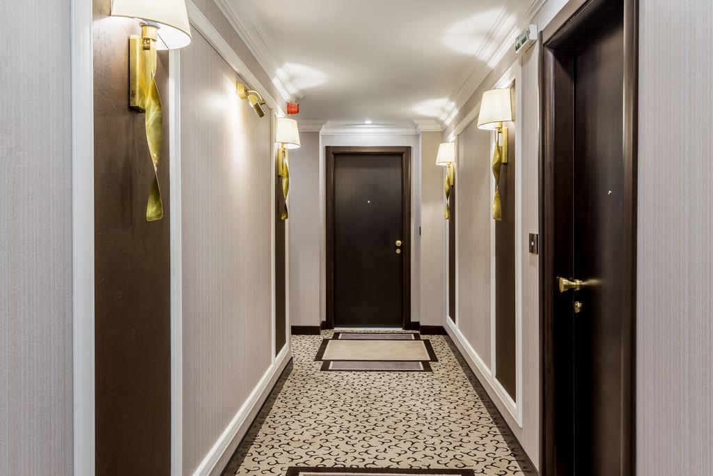 פלוייסטי Hotel Prahova Plaza מראה חיצוני תמונה