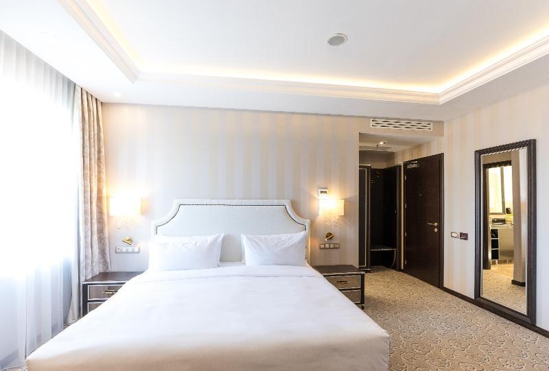 פלוייסטי Hotel Prahova Plaza מראה חיצוני תמונה