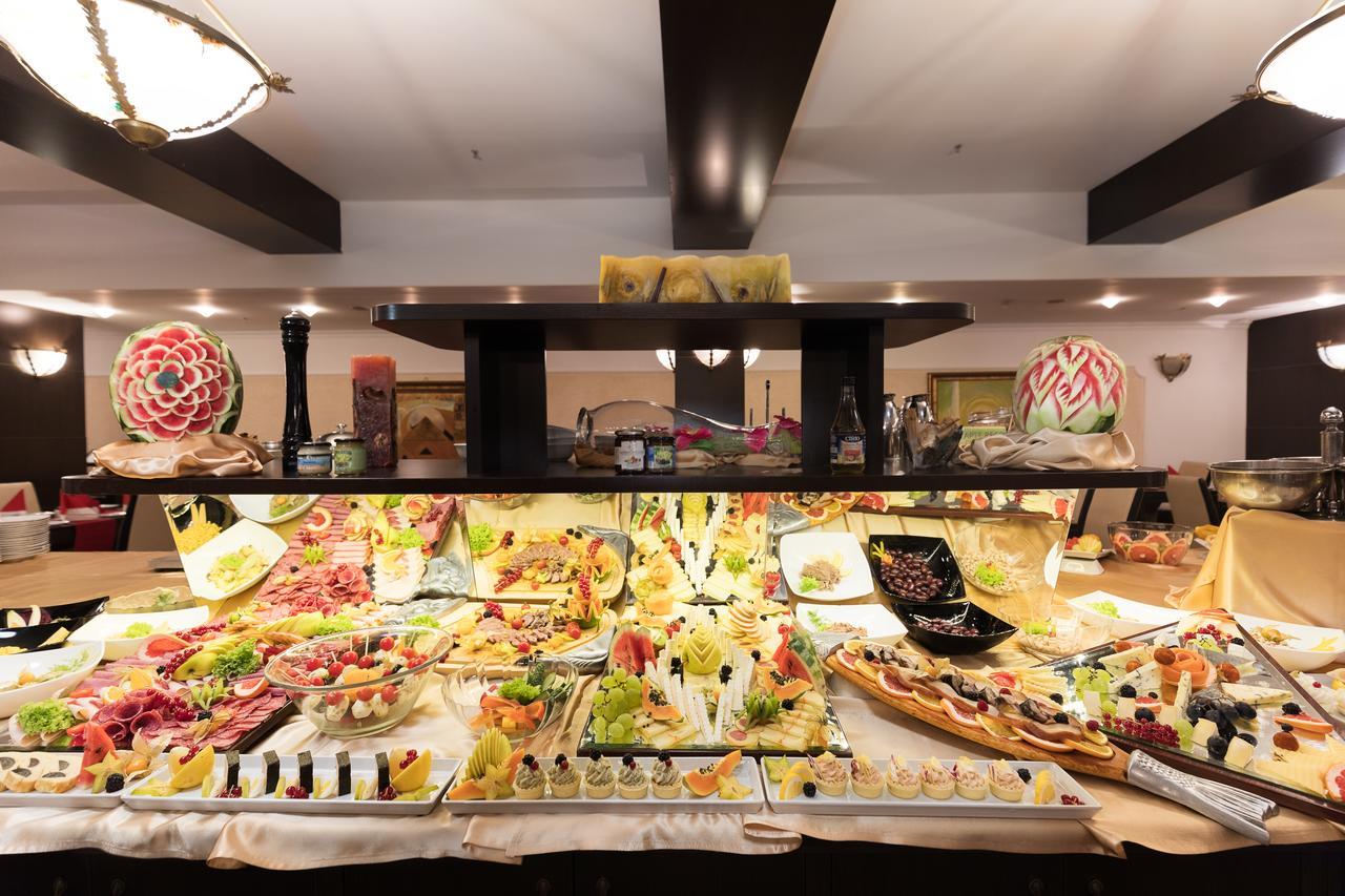 פלוייסטי Hotel Prahova Plaza מראה חיצוני תמונה