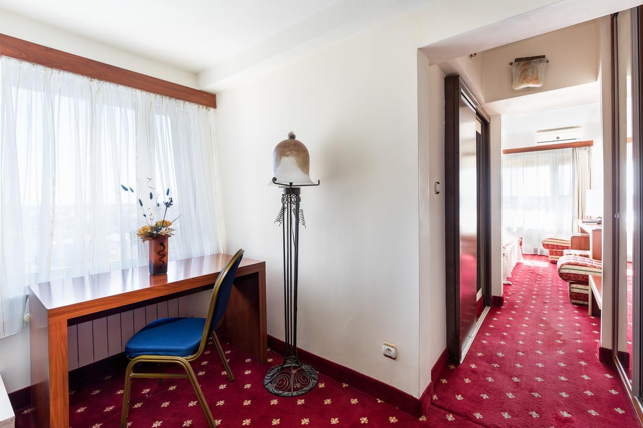 פלוייסטי Hotel Prahova Plaza מראה חיצוני תמונה