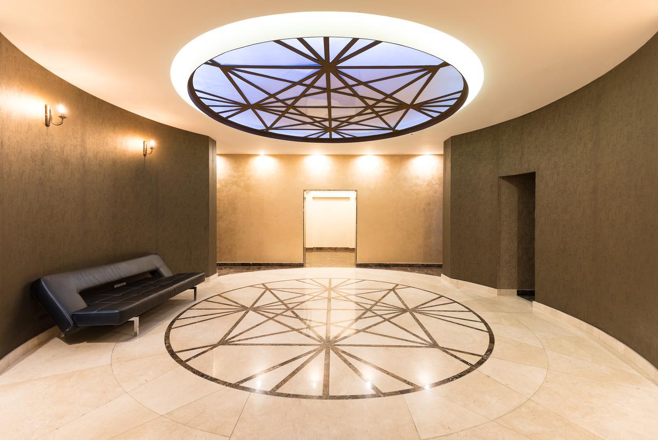 פלוייסטי Hotel Prahova Plaza מראה חיצוני תמונה