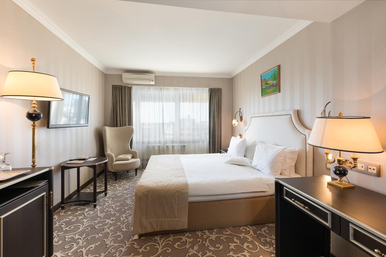 פלוייסטי Hotel Prahova Plaza מראה חיצוני תמונה