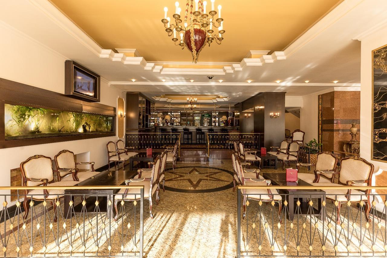 פלוייסטי Hotel Prahova Plaza מראה חיצוני תמונה