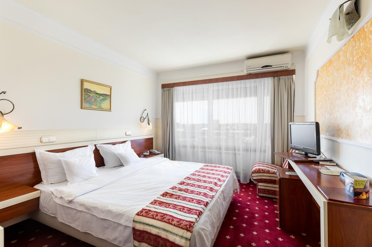 פלוייסטי Hotel Prahova Plaza מראה חיצוני תמונה