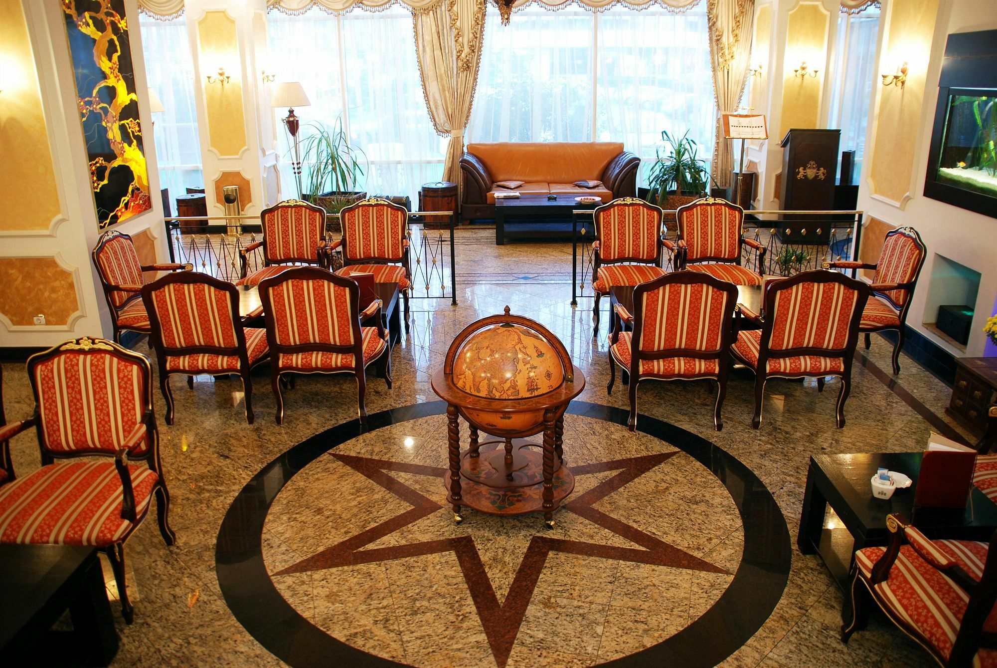 פלוייסטי Hotel Prahova Plaza מתקנים תמונה